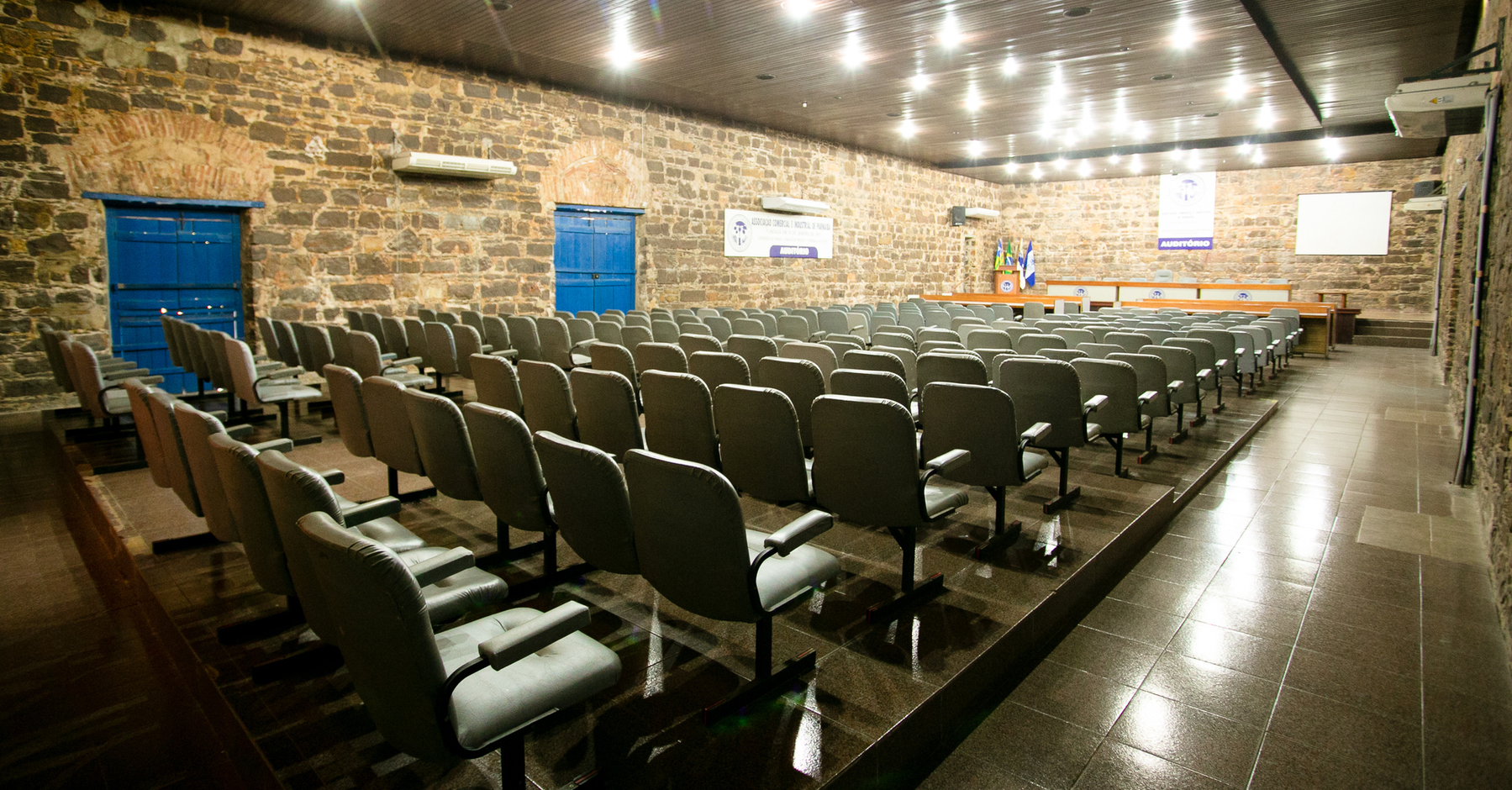 Auditório plano aberto traseiro