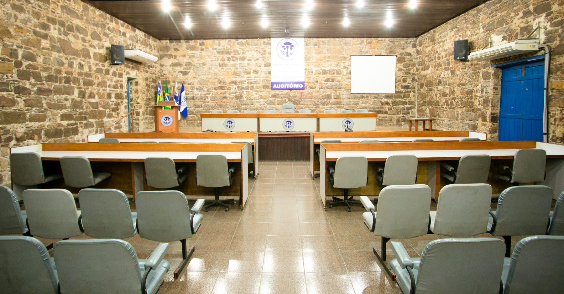 Auditório plano fechado frontal